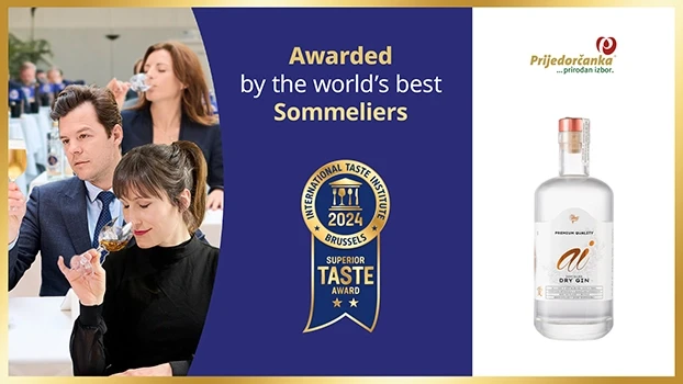 Ljudi degustiraju piće na takmičenju. Tekst: "Awarded by the world's best Sommeliers. International Taste Institute 2024 Brussels Superior Taste Award. Prijedorčanka ...prirodan izbor."